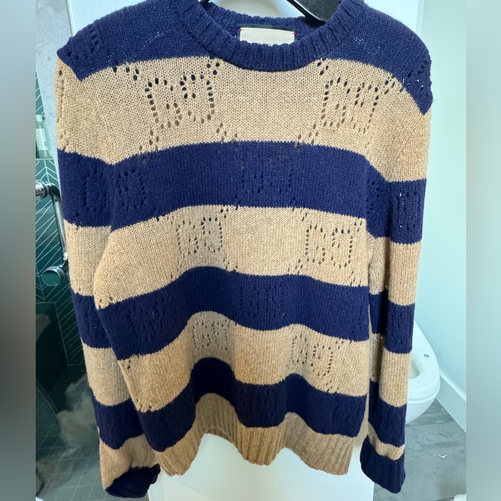 Gucci logo sweater men’s size small.